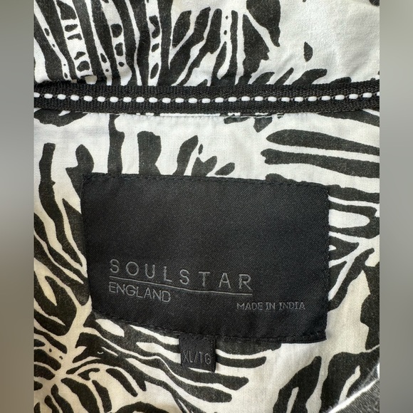 Black and white Hawaiian shirt size XL - Picture 2 of 3